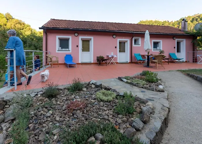 La Casina Rosa La Spezia Bed & Breakfast Valeriano Lunense