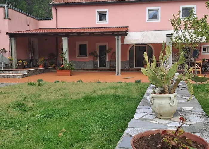 La Casina Rosa La Spezia * Valeriano Lunense