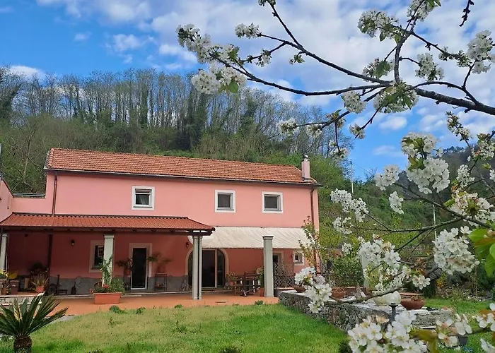 La Casina Rosa La Spezia Bed & Breakfast Valeriano Lunense
