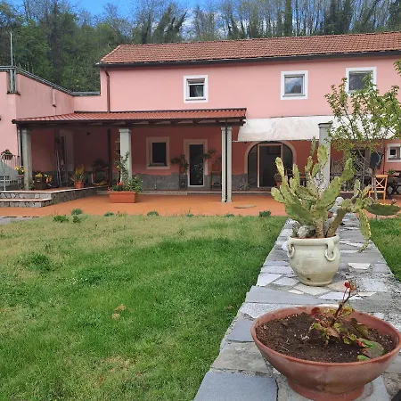 La Casina Rosa * Valeriano Lunense