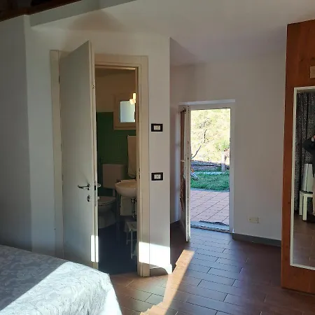 La Casina Rosa Valeriano Lunense